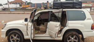 Landcruiser V8 with rooftop tent