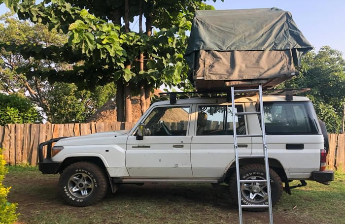Hardtop with a single rooftop tent