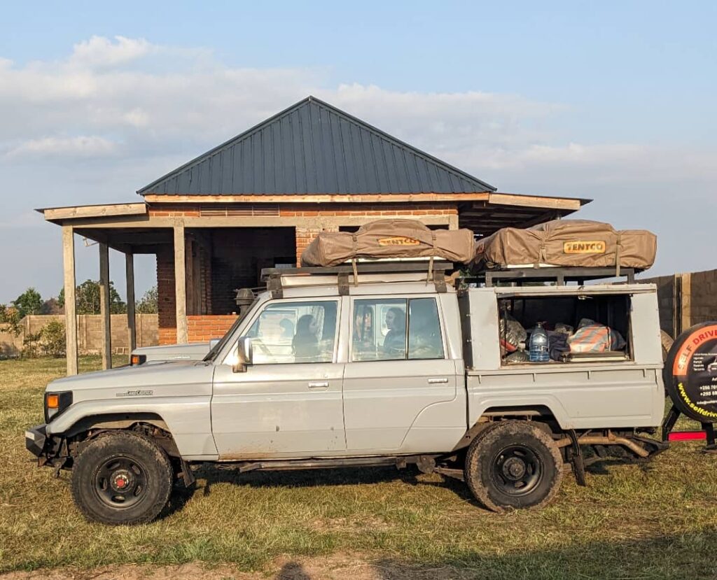 landcruiser double can with canopy